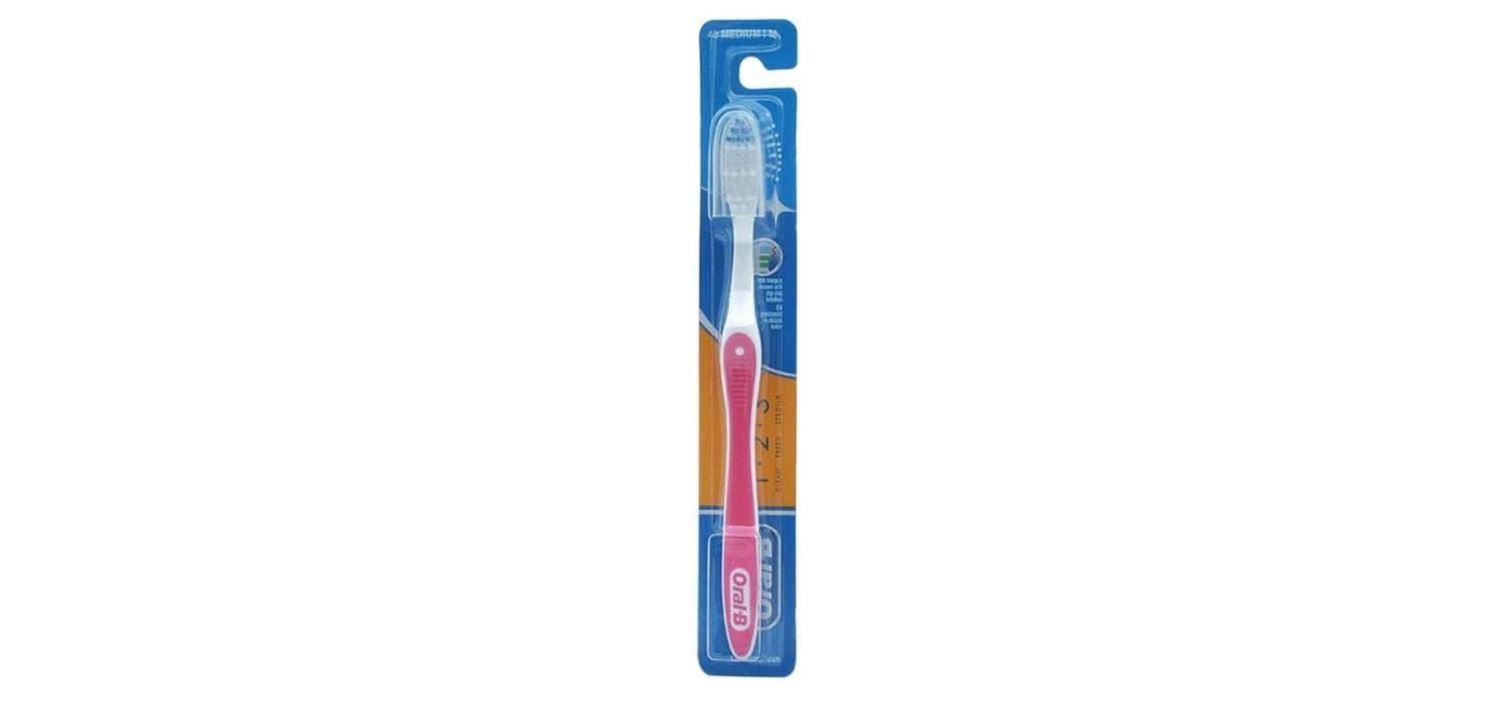 Oral-B 123 Classic Manual Toothbrush